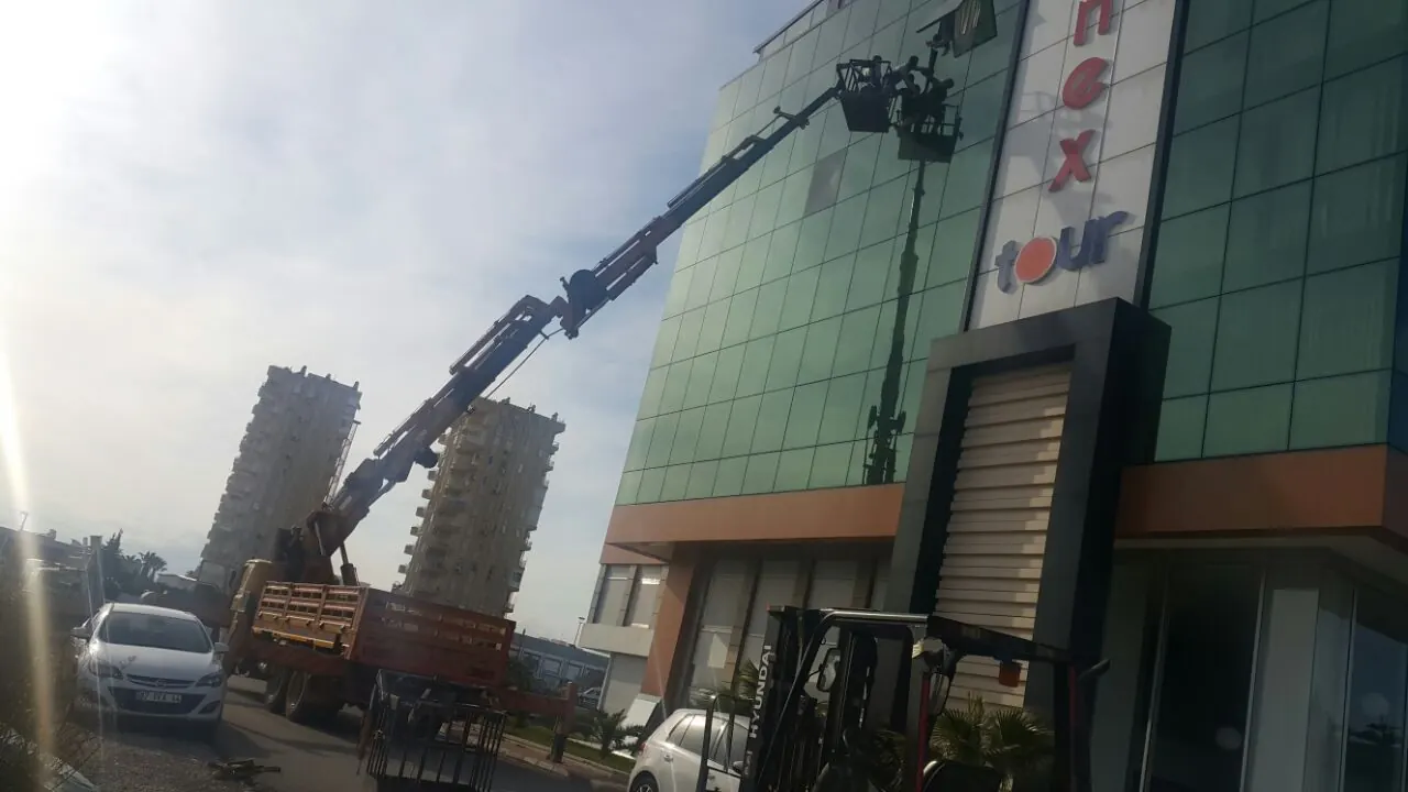 Sepetli vinç ile yüksek cephe çalışması